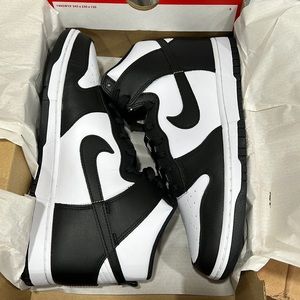 Brand new never worn Nike dunk hi retro sneakers